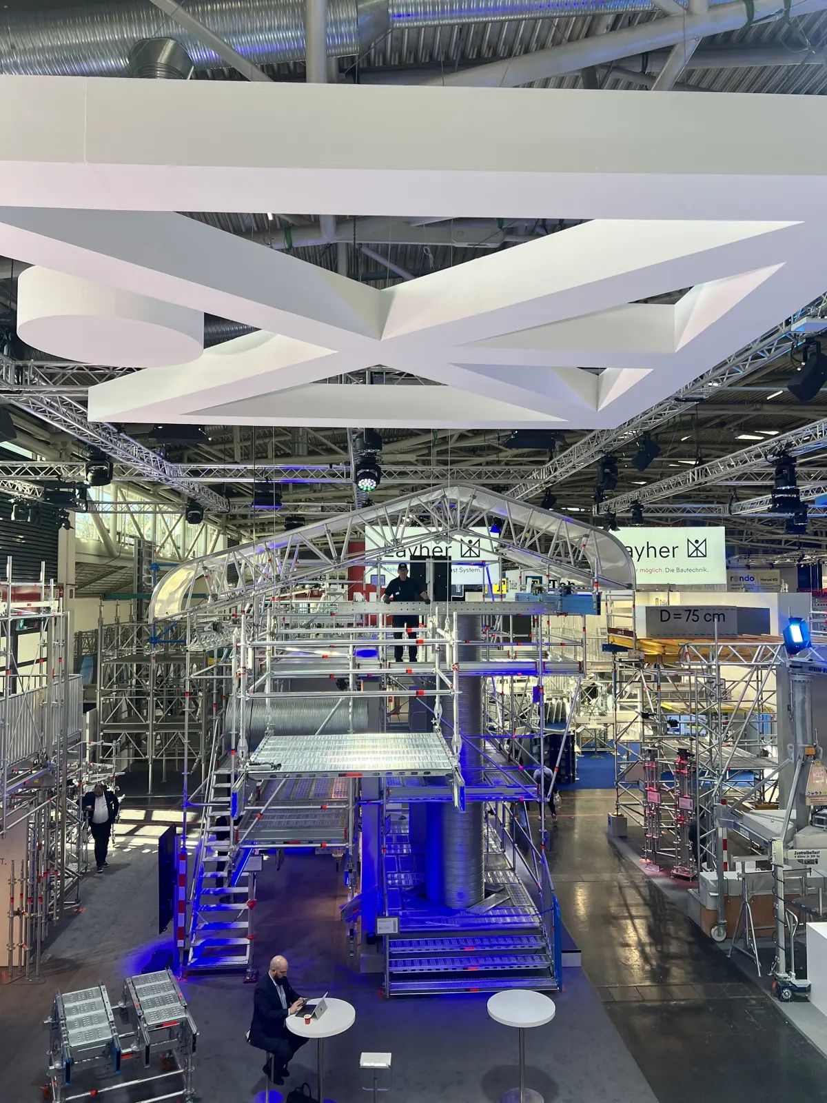 Der Stand von Layher auf der bauma 2025 von oben